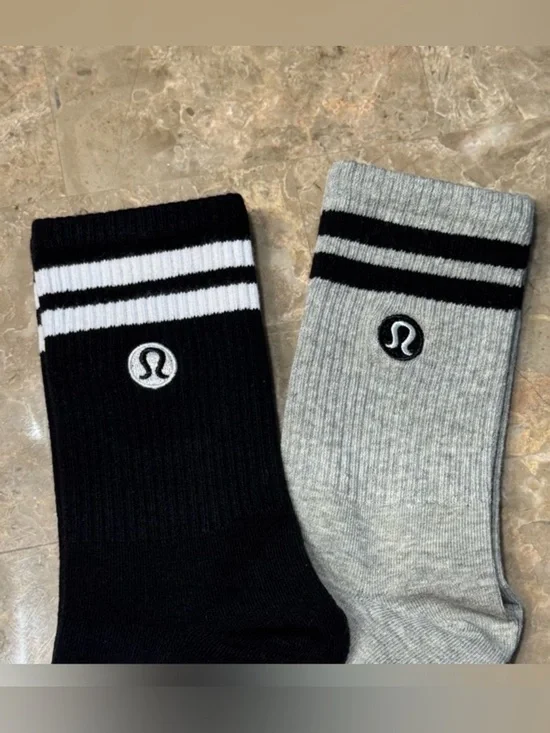 New Women’s Lululemon Athletica Socks
2 pairs
Fits sizes 6-11 - Picture 3 of 4